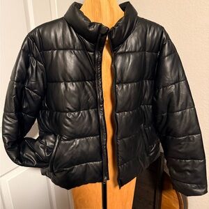 Time and Tru Women's Black Puffer Jacket